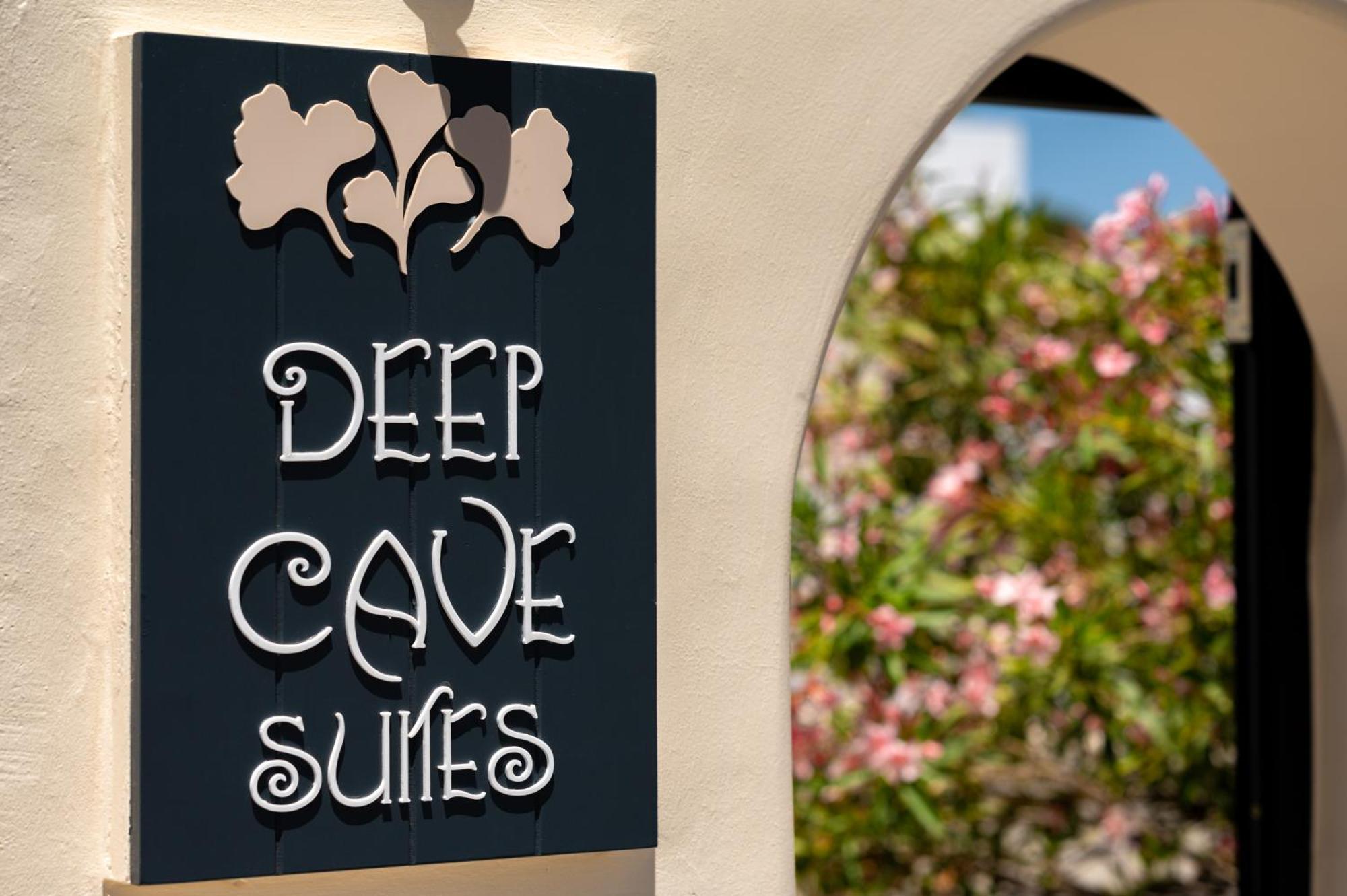 Deep Cave Suites Kontochori ثيرا المظهر الخارجي الصورة